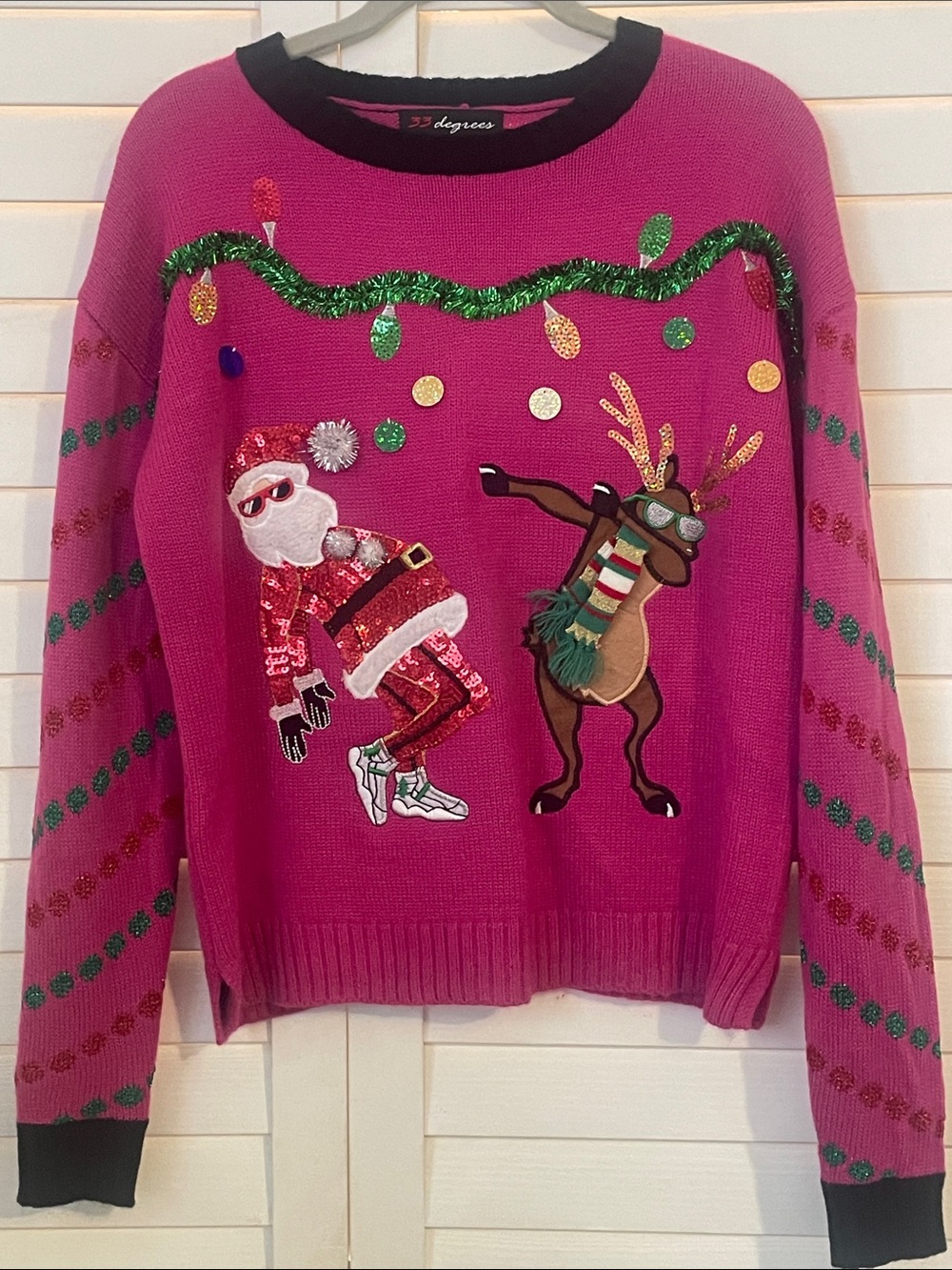 32 Degrees Women’s Fuchsia Holiday Sequin Santa & Reindeer Sweater size XS/S EUC